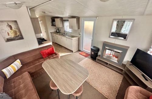Glasgow Apartment | Delta, Bromley 4-Bedroom Located in Uddingston, Glasgow at Maryville Caravan Site