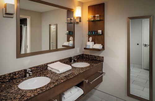 Barboursville Hotel | Delta Hotels by Marriott Huntington Mall
