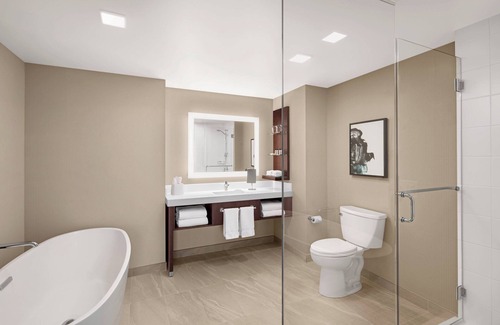 Thunder Bay Hotel | Delta Hotels by Marriott Thunder Bay