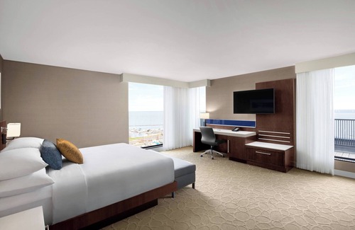 Thunder Bay Hotel | Delta Hotels by Marriott Thunder Bay