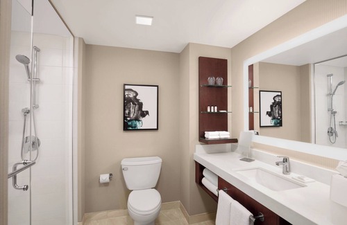 Thunder Bay Hotel | Delta Hotels by Marriott Thunder Bay