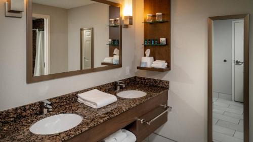 Huntington Hotel | Delta Hotels by Marriott Huntington Mall