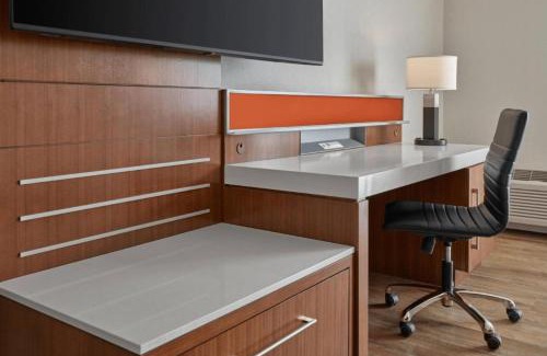 Northglenn Hotel | Delta Hotels by Marriott Denver Thornton