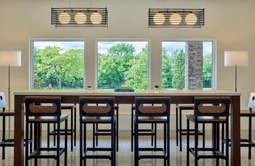 Willowbrook Hotel | Delta Hotels by Marriott Chicago Willowbrook