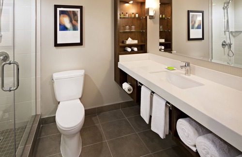 Southeast Calgary Hotel | Delta Hotels by Marriott Calgary South