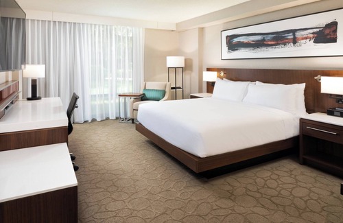Minneapolis Hotel | Delta Hotels by Marriott Minneapolis Northeast