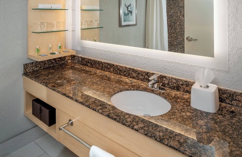 Huntington Hotel | Delta Hotels by Marriott Huntington Downtown