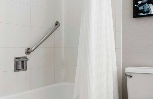 Iselin Hotel | Delta Hotels by Marriott Woodbridge