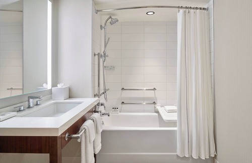Northglenn Hotel | Delta Hotels Denver Thornton