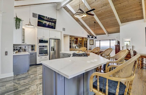 Birds Landing House | Delta River House Near the Action
