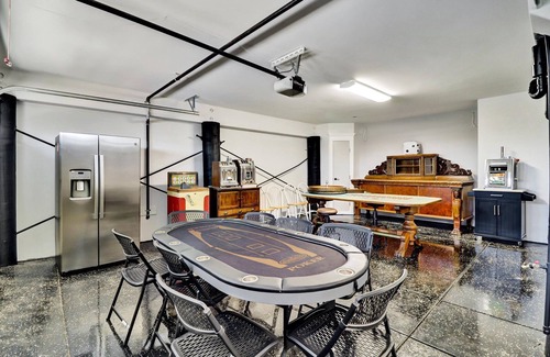 Birds Landing House | Delta River House Near the Action