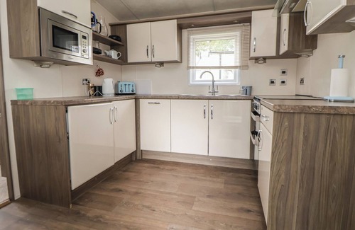 Ruthin Cottage | DELTA SUPERIOR, pet friendly, with a garden in Ruthin