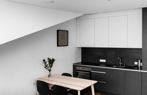 Liberty Avenue Apartment | Deluxe 1 BD Central Apartment in the Main Street by Hostlovers