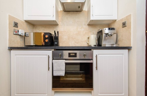 Howlett End Cabin | Deluxe 1 Bed Versace HotTub SkyTV