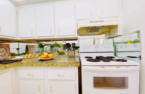 Lighthouse Point Apartment | Deluxe 1-Bedroom Escape in Lighthouse Point