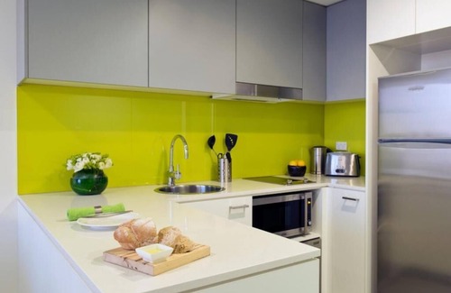 East Melbourne Apartment | Deluxe 1-Bedroom Apartment on Bourke Street Melbourne CBD