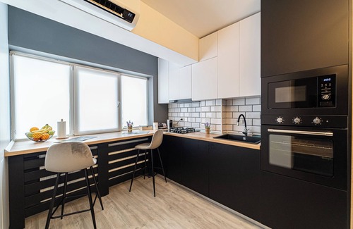 Bacau Apartment | Deluxe 1-bedroom apartment in wonderful Bacău with WiFi, AC