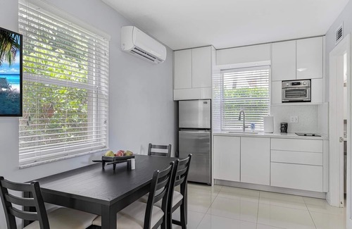Flagami Apartment | Deluxe 1 bedroom apartment in Miami - King Bed