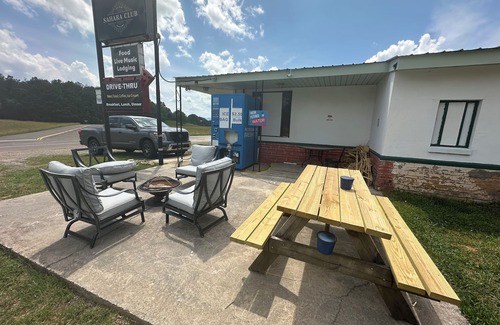 Isabella Apartment | Deluxe 1-bedroom double room in roadside motel Copperhill with WiFi, AC