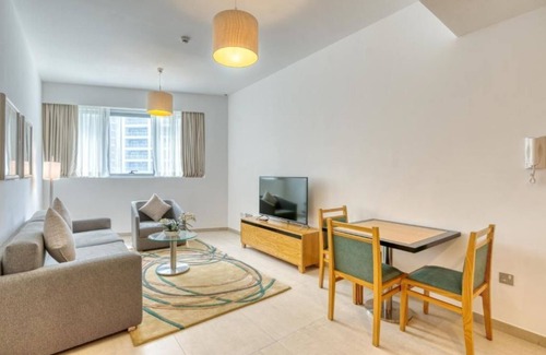 Umm Suqeim 3 Apartment | Deluxe 1 BR at Al Thanyah Street, Barsha Heights