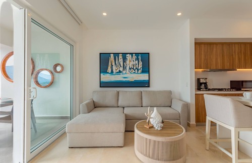 Olimpica Condo | Deluxe 1BD Seaside Condo & 8 pools at Harbor 171 1BD Condo for rent in North Hot