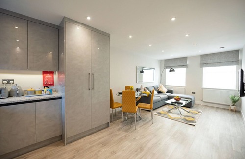 Reading Apartment | Deluxe 2-Bed, 2-Bath 1st Floor Apartment by KSA
