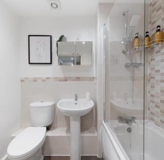 High Wycombe Apartment | Deluxe 2 bed flat w/free parking