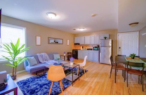The Heights Apartment | Deluxe 2-Bedroom Apt minutes from NYC