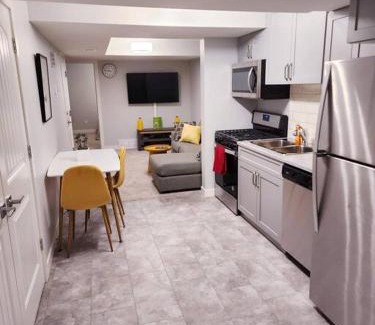 Southwest Edmonton House | Deluxe 2 bedroom suite with*Netflix/Cable/Prime