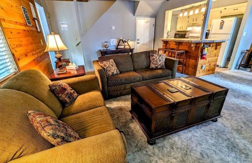 Big Bear Lake Condo | Deluxe 2-Bedroom Ski Retreat – Walk to Snow Summit!