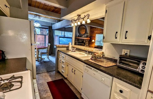Big Bear Lake Condo | Deluxe 2-Bedroom Ski Retreat – Walk to Snow Summit!