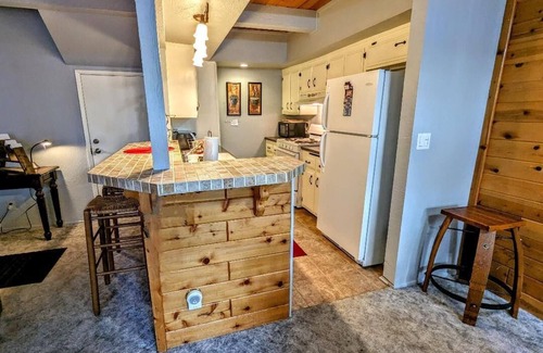Big Bear Lake Condo | Deluxe 2-Bedroom Ski Retreat – Walk to Snow Summit!
