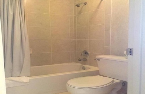 Pennington Bend House | Deluxe 2 Double Beds in Music Valley