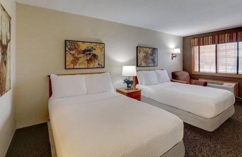 Quincy Hotel | Deluxe 2 Queen in Stoney Creek Quincy! Indoor/Outdoor Pool | 3 Units