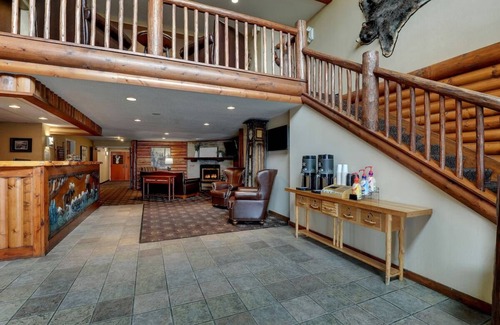 Quincy Hotel | Deluxe 2 Queen in Stoney Creek Quincy! Indoor/Outdoor Pool | 3 Units