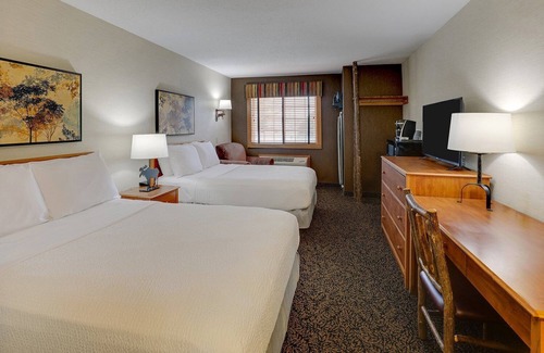 Quincy Hotel | Deluxe 2 Queen in Stoney Creek Quincy! Indoor/Outdoor Pool | 3 Units