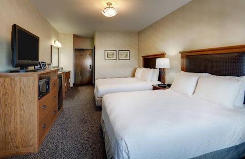 Sioux City Hotel | Deluxe 2 Queen, Stoney Creek, Cozy Rooms Near Missouri River | 3 Units