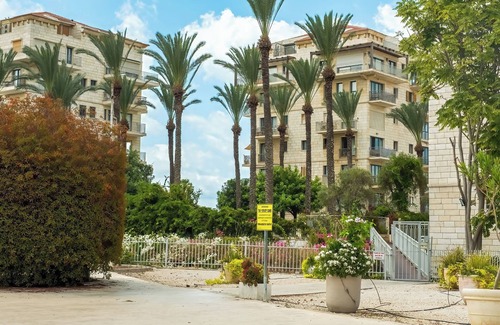 Jaffa Apartment | Deluxe 2BD Jaffa Dreams W Pool & Parking