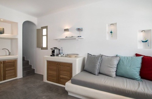 Akrotiri Villa | Deluxe 2BR Villa with Jacuzzi, Sea View & Terrace