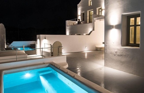 Akrotiri Villa | Deluxe 2BR Villa with Jacuzzi, Sea View & Terrace