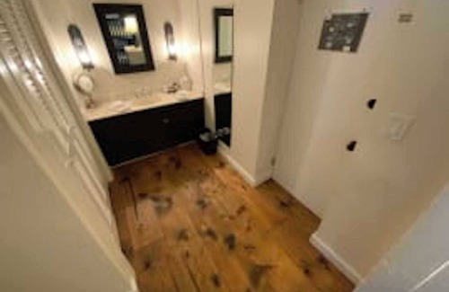 West Dover Resort | Deluxe 2xQueen- 2nd floor in Historic Inn
