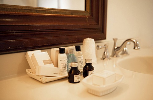 West Dover Resort | Deluxe 2xQueen- 2nd floor in Historic Inn