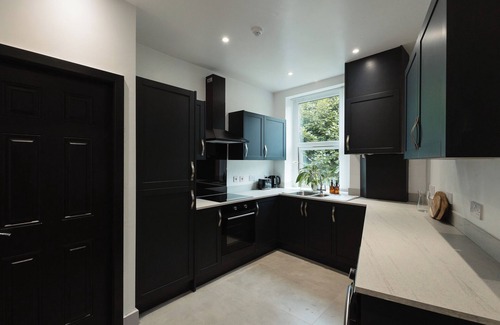 Ashton-under-Lyne House | Deluxe 3 Bedroom Entire House in Greater Manchester w/Cozy Cinema Room