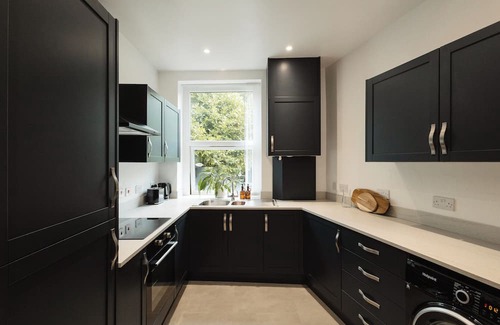 Ashton-under-Lyne House | Deluxe 3 Bedroom Entire House in Greater Manchester w/Cozy Cinema Room
