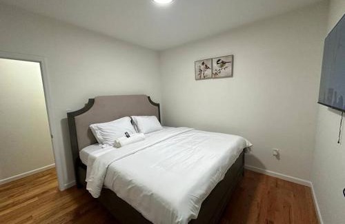 Elizabeth House | Deluxe 3 Bedroom EWR airport home