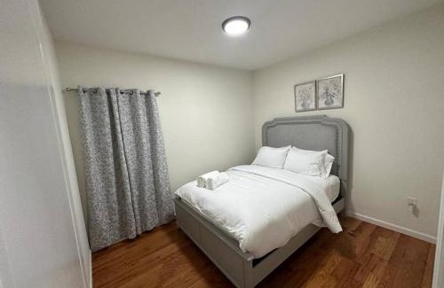 Elizabeth House | Deluxe 3 Bedroom EWR airport home