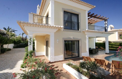 Porto de Mos House | Deluxe 3 Bedroom Villa w/Heated Pool, Walking distance to Beach, Wifi, A/C