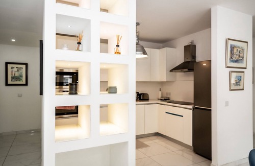 St. Andrew's Apartment | Deluxe 3 BR Oasis With Pool Next to St Julians