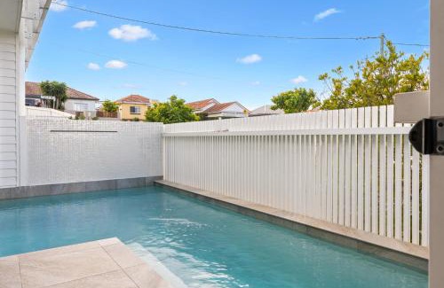 Wavell Heights House | Deluxe 4-Bed Home with Pool & Fire Pit