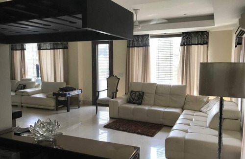 Okhla Apartment | Deluxe 4 Bedroom Apartment